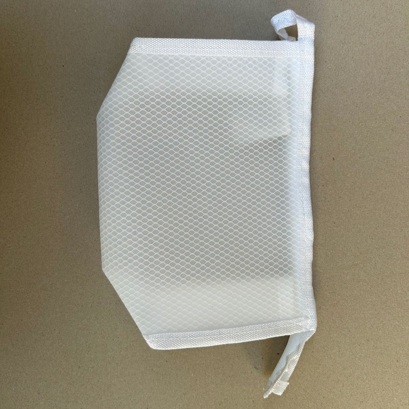 Comment nettoyer une trousse à maquillage transparente