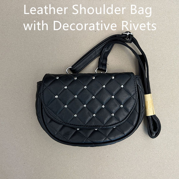 Sac bandoulière en cuir avec rivets décoratifs